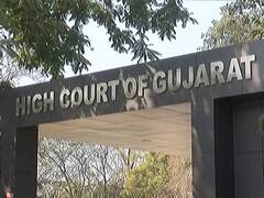 કોલેજ ફી મુદ્દે થયેલી અરજીને હાઈકોર્ટની ખંડપીઠે સાંભળવાનો કર્યો ઈન્કાર