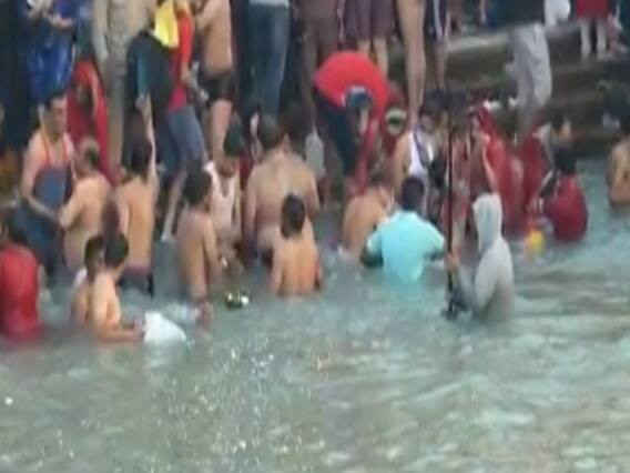 Mahashivratri : देशभर के मंदिरों में लगा भक्तों का तांता, मनाई जा रही है महाशिवरात्रि