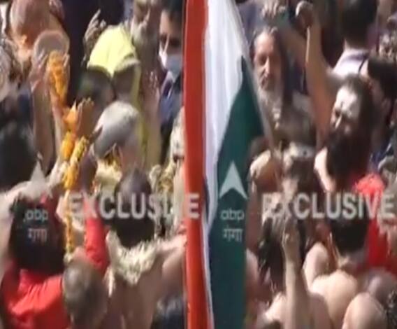 Haridwar में कुछ इस अंदाज में नजर आए Tirath Singh Rawat | Exclusive