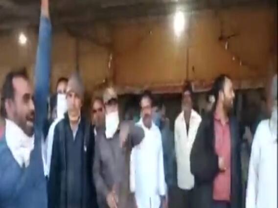 Mehsana શાક માર્કેટમાં વેપારીઓએ મજૂરીના વધુ પૈસા લેતા ખેડૂતોનો હોબાળો