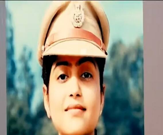 IPS Prachi Singh पर अभी तक दर्ज नहीं हुई FIR, अब सीधे रक्षामंत्री से गुहार | ABP Ganga 