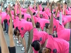 અમદાવાદમાં પિન્કેથોન યોજાઇ, પિંક ડ્રેસમાં મહિલા પોલીસે લગાવી દોડ