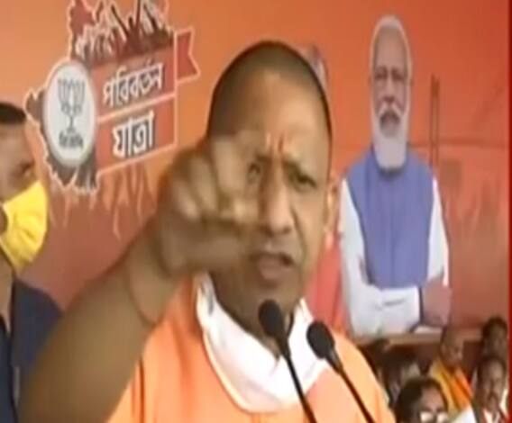 CM Yogi in West Bengal: TMC के चंद गुंडे गरीब नागरिकों का अनाज हजम कर रहे हैं | ABP Ganga 