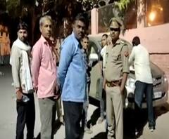 Greater Noida में होली पर रंगों की जगह बरसे पत्थर , कई लोग गिरफ्तार 