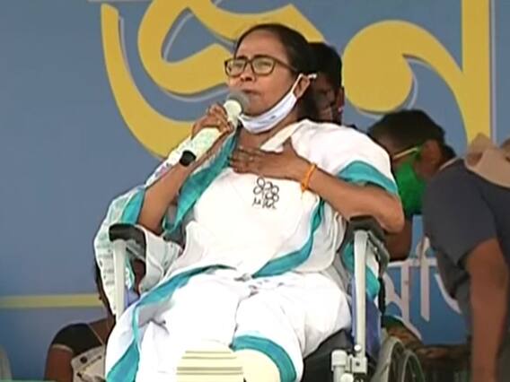 WB Polls 2021 : पुरुलिया में Mamata Banerjee की रैली, पैर में लगी चोट पर कही बड़ी बात