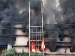 Maharashtra : अंबरनाथ में बिस्किट कंपनी में लगी भीषण आग, आग पर काबू पाने की कोशिश जारी 