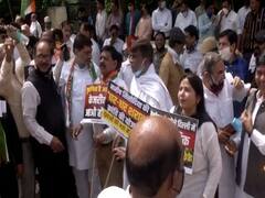 Drinking Age घटाने पर Delhi Congress ने केजरीवाल सरकार के खिलाफ किया विरोध प्रदर्शन