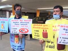 પેટ્રોલ-ડીઝલ અને ગેસના ભાવ વધારા સામે વિધાનસભા પરિસરમાં કોગ્રેસના ધારાસભ્યોનો વિરોધ