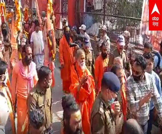 Mahashivratri पर पहला शाही स्नाना, अखाड़ों के साधु-संत डुबकी लगाने पहुंचे | Haridwar Kumbh