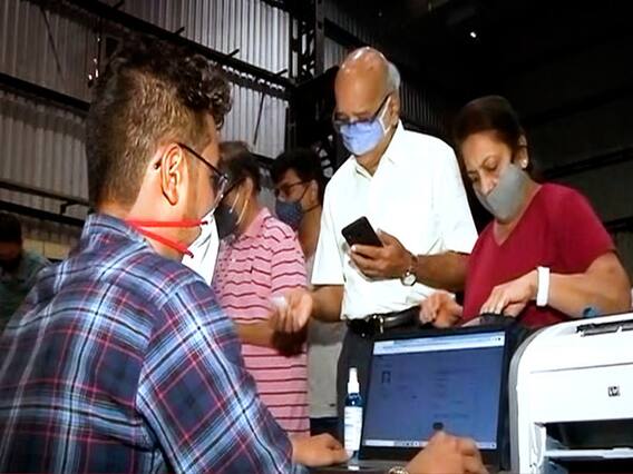 Vaccination Centre पर आधी-अधूरी तैयारी का खामियाजा भुगत रहे हैं 'Senior Citizen' | घंटी बजाओ