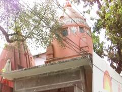 Dehradun: मंदिर में गैर हिन्दुओं के प्रवेश के खिलाफ लगे पोस्टर, पुलिस की बढ़ी मुसीबत | Master Stroke