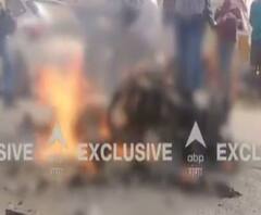 Hapur: NH-9 पर चलती बाइक में लगी आग, युवक की जलकर मौत, लोग बनाते रह गए वीडियो 