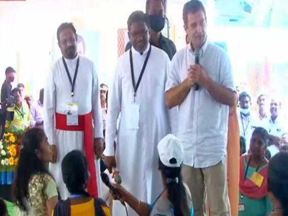 चुनाव प्रचार में पहुंचे Rahul Gandhi ने किया डांस, 'पुश-अप्स' भी लगाए, Priyanka ने भी किया डांस