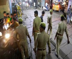 Mathura में पुलिस टीम पर फायरिंग और पथराव, 3 आरोपी गिरफ्तार | ABP Ganga