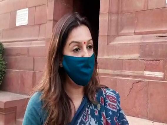 महिलाओं पर दिए विवादित बयान को लेकर Priyanka Chaturvedi का Tirath Singh Rawat पर फूटा गुस्सा