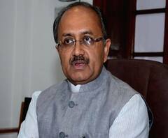 योगी के मंत्री ने पत्नी के साथ लगवाया कोरोना का टीका, लोगों से भी की ये अपील | ABP Ganga 