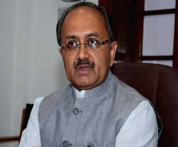 योगी के मंत्री ने पत्नी के साथ लगवाया कोरोना का टीका, लोगों से भी की ये अपील | ABP Ganga 