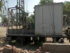 Delhi में दर्दनाक हादसा, फुटपाथ पर मिनी ट्रक ने लोगों को कुचला, दो की मौत