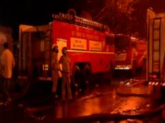 Kolkata में भीषण आग से 9 लोगों की मौत, मौके पर पहुंचीं Mamata Banerjee ने मुआवजे का एलान किया