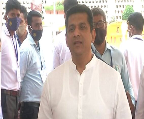 जुहूमधील दोन प्रसिद्ध पब्जवर मुंबई पालिकेची कारवाई,कोरोनाचे नियम मोडत रात्री दोन वाजेपर्यंत पार्ट्या