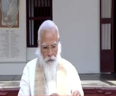 PM Modi ने साबरमती आश्रम में बापू को दी श्रद्धांजलि, दांडी मार्च करेंगे रवाना | Amrit Mahotsav