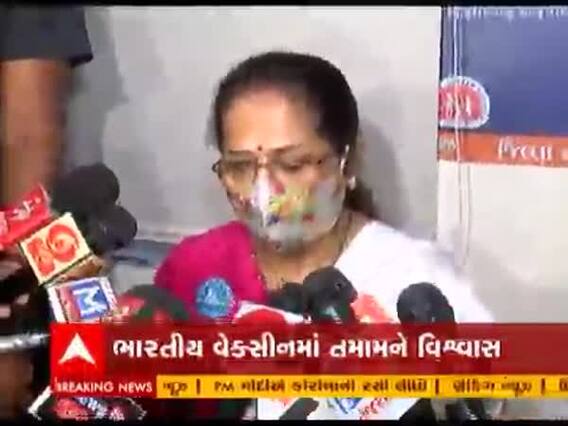 Gandhinagar: CM રૂપાણીના પત્ની અંજલીબેને કોરોનાની વેક્સીન લીધી, જાણો શું કહ્યુ?