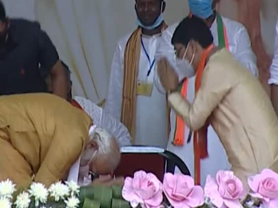 WB Polls 2021:जिस BJP नेता अनूप चक्रवर्ती के PM Modi ने छूए पैर,उन्होंने भावुक होकर सुनाई पूरी कहानी