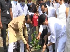 भोपाल: CM Shivraj और ज्योतिरादित्य सिंधिया ने किया पौधारोपण, कोरोना को लेकर तैयारियों की जानकारी दी