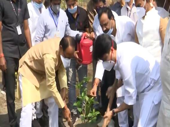 भोपाल: CM Shivraj और ज्योतिरादित्य सिंधिया ने किया पौधारोपण, कोरोना को लेकर तैयारियों की जानकारी दी