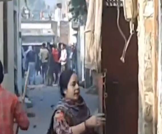 देखते ही देखते 'गली' बन गई 'जंग' का मैदान, लेकिन क्यों ? | Bareilly | High Alert 