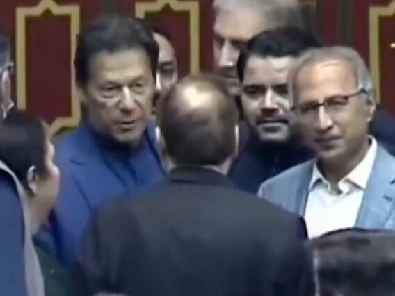 Imran Khan का 'नया पाकिस्तान', विपक्ष के नेताओं पर चले जूते 