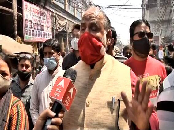 Delhi: बढ़ते Corona मामलों के बीच लोगों को जागरूक करने सड़क पर निकले मेयर जय प्रकाश