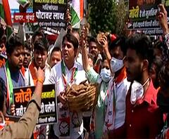 इंधन दरवाढीविरोधात राष्ट्रवादी काँग्रेस आक्रमक, दादरमध्ये बैलगाडीवरून मोर्चा काढत दरवाढीचा निषेध