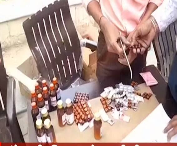 Ghaziabad में गंदे पानी की 'मार', सोसायटी के लोग पडे़ बीमार | Mudde Ki Baat 