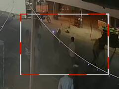 राजस्थान: अलवर में भीड़ ने पुलिस को पीटा, वीडियो वायरल, पुलिस पर शराब पीकर हफ्ता वसूलने का आरोप