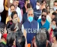 CM आवास के अंदर नारेबाजी, CM Trivendra Singh Rawat के समर्थन में लगे नारे 