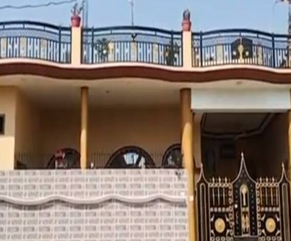 Hathras Murder Case: मुख्य आरोपी का परिवार भी फरार, घर पर लगा ताला | ABP Ganga