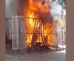 Varanasi में ट्रांसफॉर्मर बना 'आग का गोला', भयानक लपटे देख मच गई अफरा-तफरी 