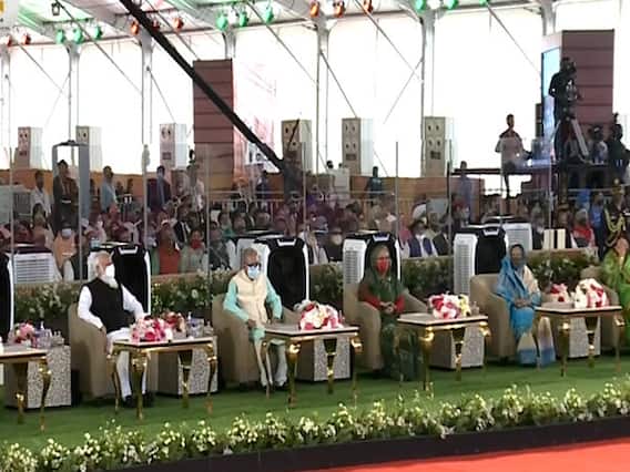 Bangladesh में बोले PM Modi, 'आतंकवाद, गरीबी के खिलाफ भारत-बांग्लादेश की साझी लड़ाई'