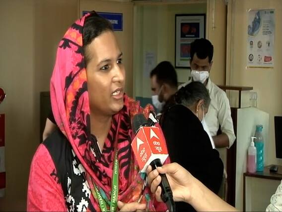 Exclusive: ट्रांसजेंडर नोडल ऑफिसर Aqsa Shaikh की कहानी जो दिल्ली के वैक्सीनेशन सेंटर पर दे रहीं सेवा