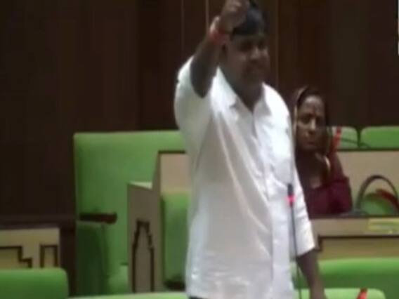 Rajasthan : कांग्रेस विधायक का बड़ा बयान : आदिवासी धर्म कोड अलग है, हमें हिंदुओं से अलग किया जाए