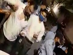 दिल्ली में दो कारों की टक्कर के बाद दो गुटों में मार-पीट, वीडियो वायरल