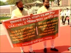 Mumbai : विधानसभा में समाजवादी पार्टी के विधायकों का प्रदर्शन, कांग्रेस और NCP पर साधा निशाना