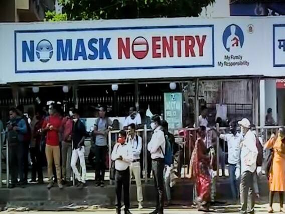 Mumbai में Corona के बढ़ते मामलों के बीच, सामने आई लापरवाही की तस्वीरें | Ghanti Bajao (08.03.2021)