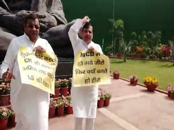 दिल्ली का 'बॉस' कौन? AAP सांसद Sanjay Singh का संसद के बाहर विरोध प्रदर्शन 