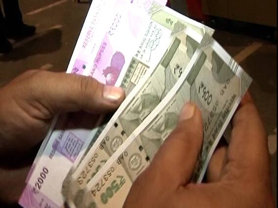 Fixed Deposit और PPF जैसी बचत योजनाओं के ब्याज दर में सरकार ने की कटौती