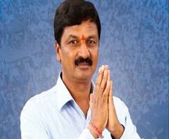 कर्नाटकचे मंत्री रमेश जारकीहोळी यांची अश्लील सीडी व्हायरल, नोकरीच्या आमिषानं अत्याचार केल्याचा आरोप