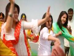 बंगाल में 'खेला होबे' से पहले 'होली होबे' ! BJP-TMC नेताओं के साथ होली का जश्न | Holi 2021