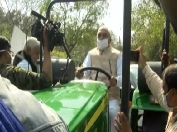 चंडीगढ़: तेल की बढ़ती कीमतों के विरोध में ट्रैक्टर से विधानसभा पहुंचे Haryana के पूर्व CM भूपिंदर हुड्डा