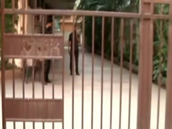 Bollywood IT Raid: Tapsee Pannu, Anurag Kashyap के घर रेड दूसरे दिन भी जारी, 22 ठिकानों पर IT की रेड